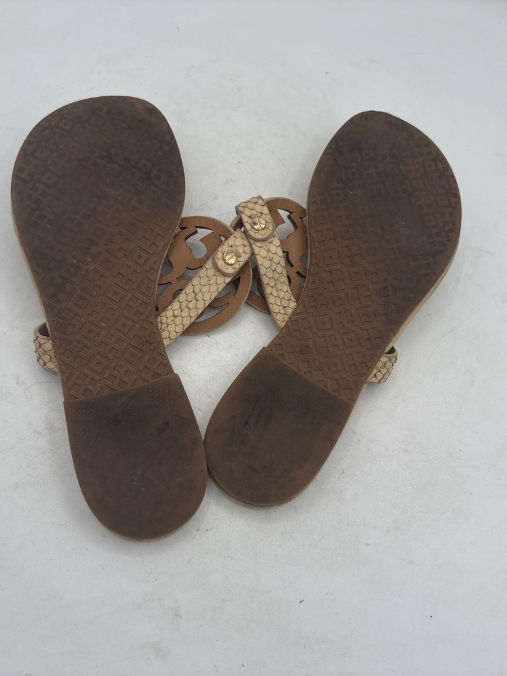 Tory Burch Sandals Tan/Beige Snake Embossed Leather Size 7 - Picture 7 of 9
